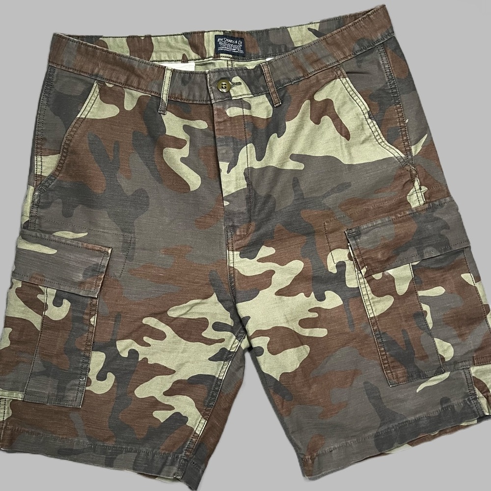 Men’s Levi Camo Cargo Shorts
